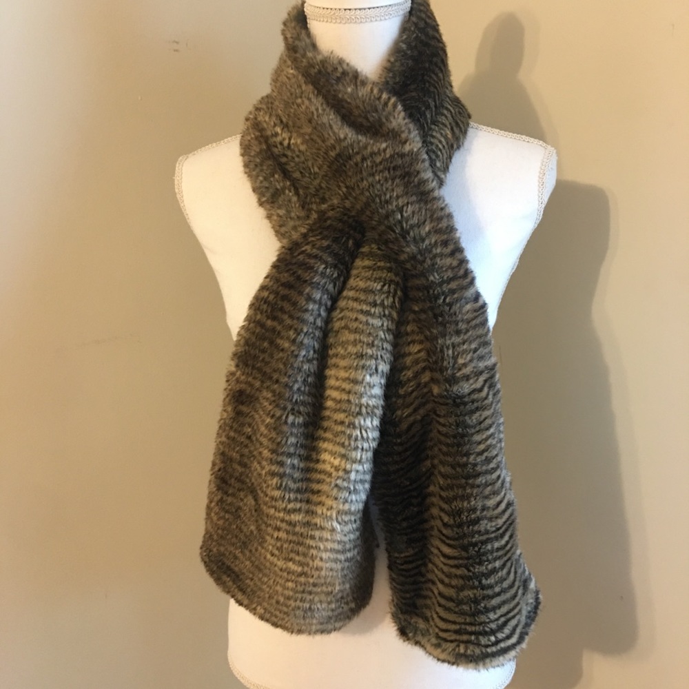 🤎 The Limited Beautiful Faux Fur Scarf 🤎